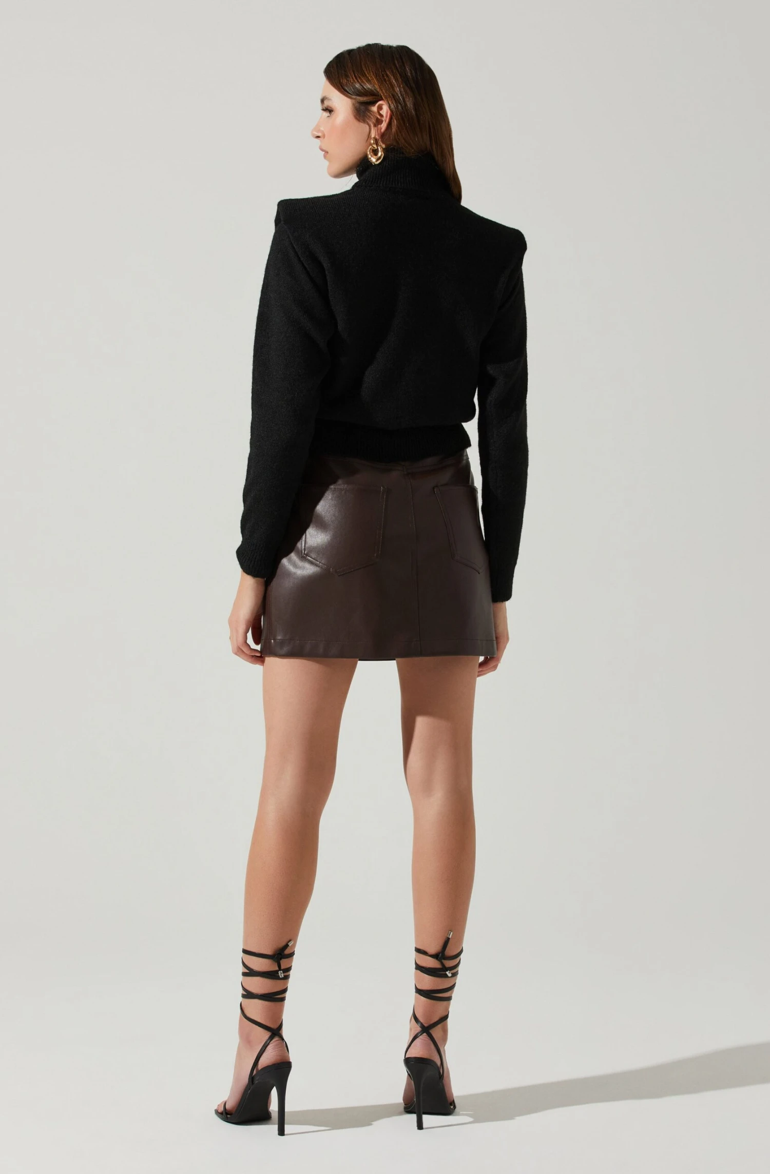 Daleyza Padded Shoulder Turtleneck Sweater 7 Daleyza Padded Shoulder Turtleneck Sweater - Image 5